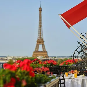 Plaza Athenee - Dorchester Collection Отель